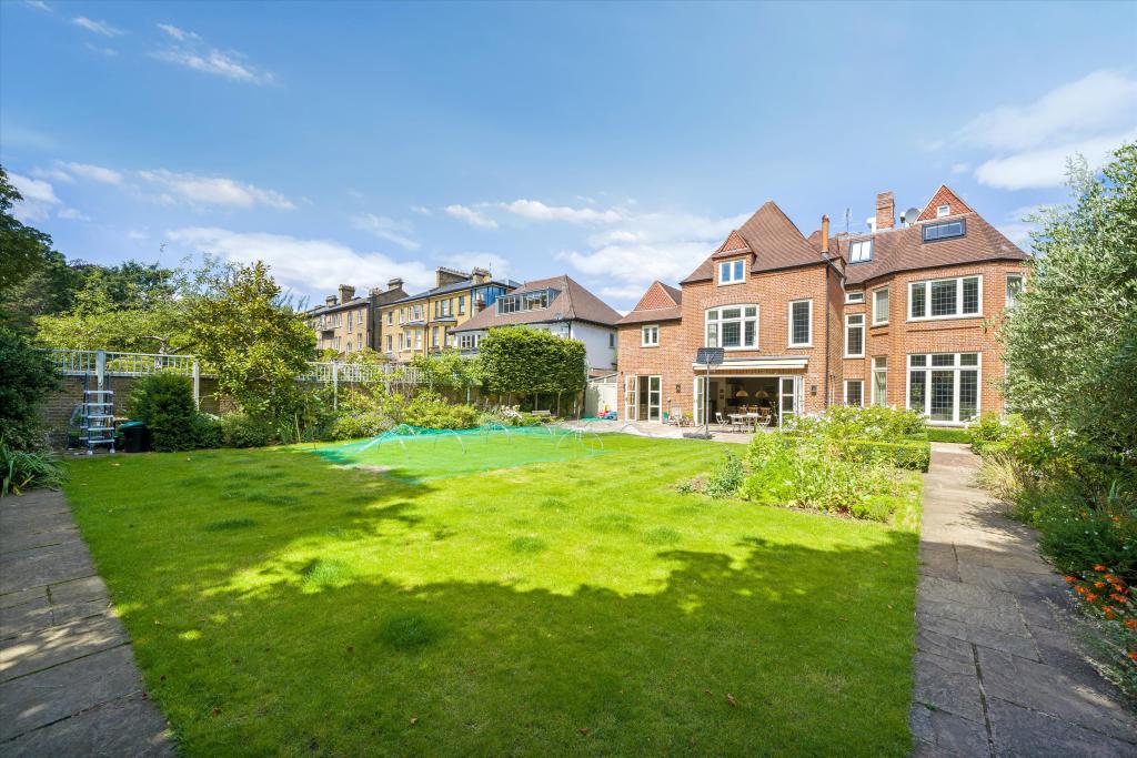8 bedroom detached house for rent in North Side Wandsworth Common