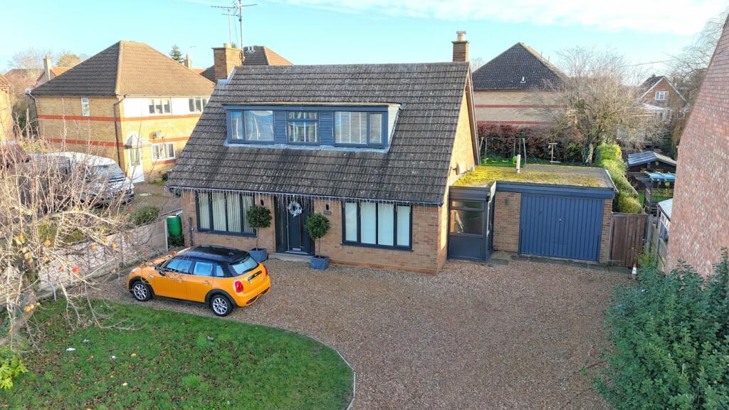 3 bedroom chalet for sale in Lincoln Road, Werrington, Peterborough, PE4