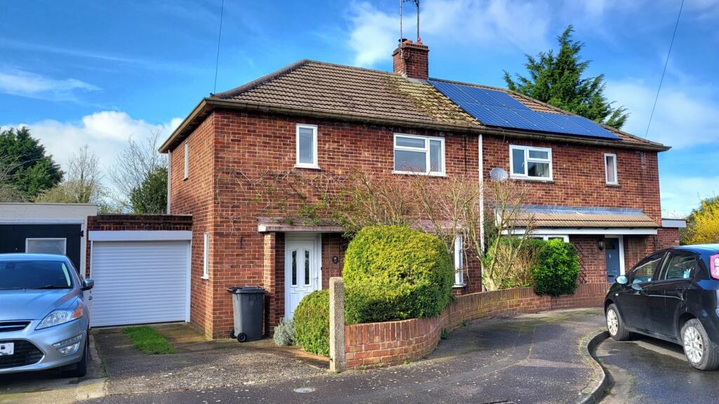 3 bedroom semi-detached house for sale in Lindsey Close, Walton, Peterborough, PE4