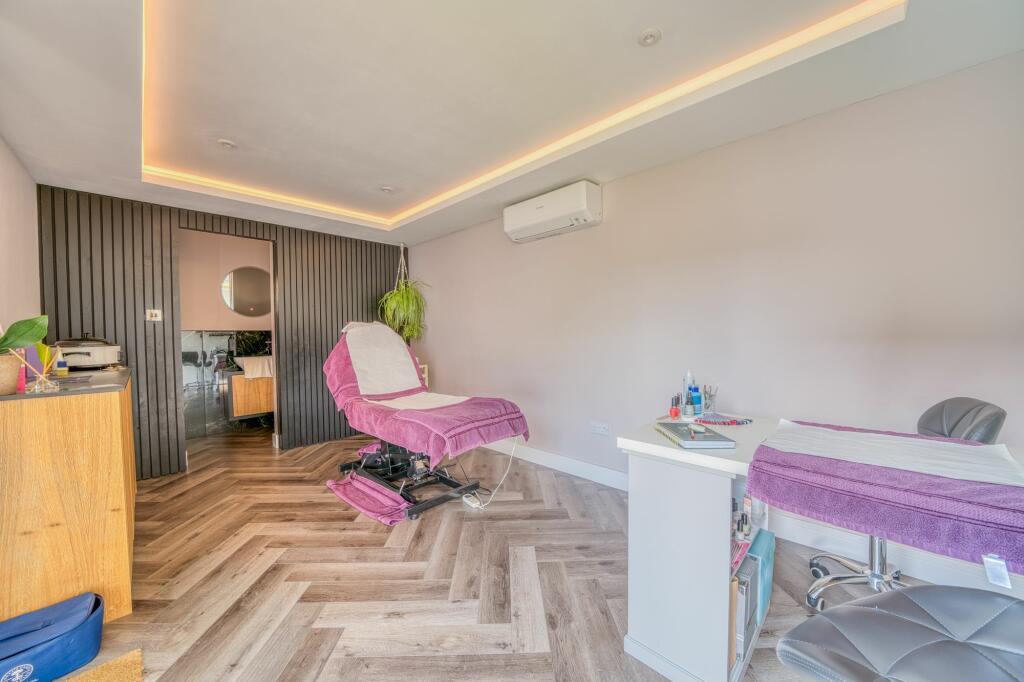 Additional property image - Meadowland, Christchurch, BH23