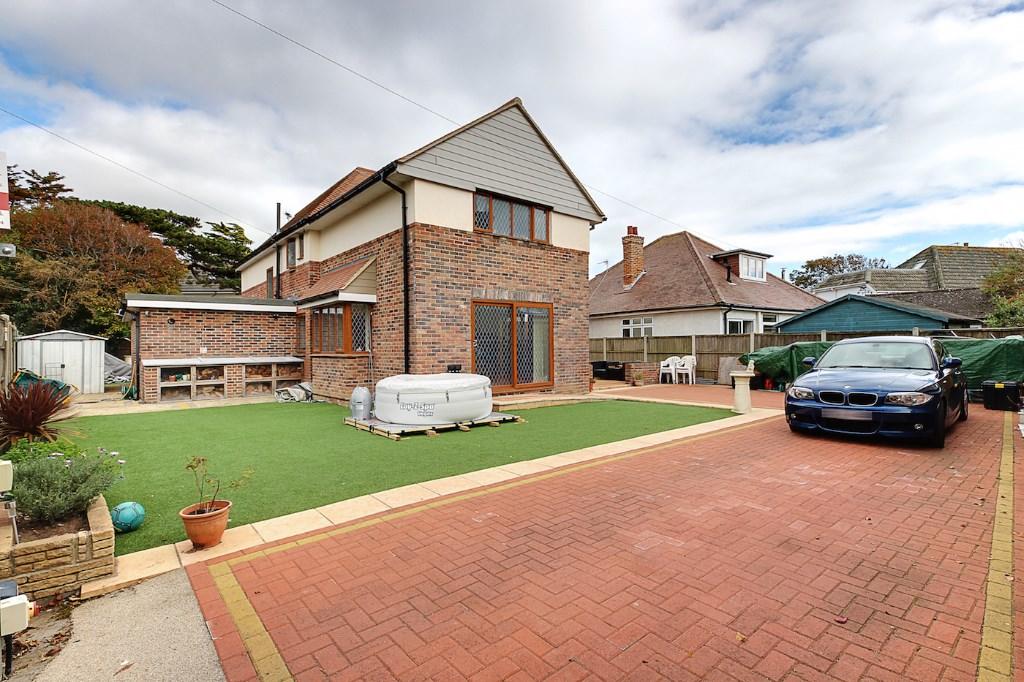 5 bedroom detached house for sale in Foxholes Road, Southbounre, Dorset