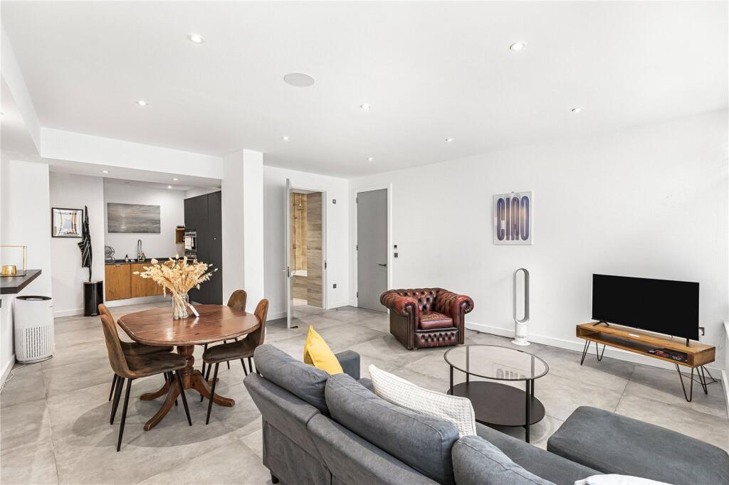 Main image of property: Davenant Street, London, E1