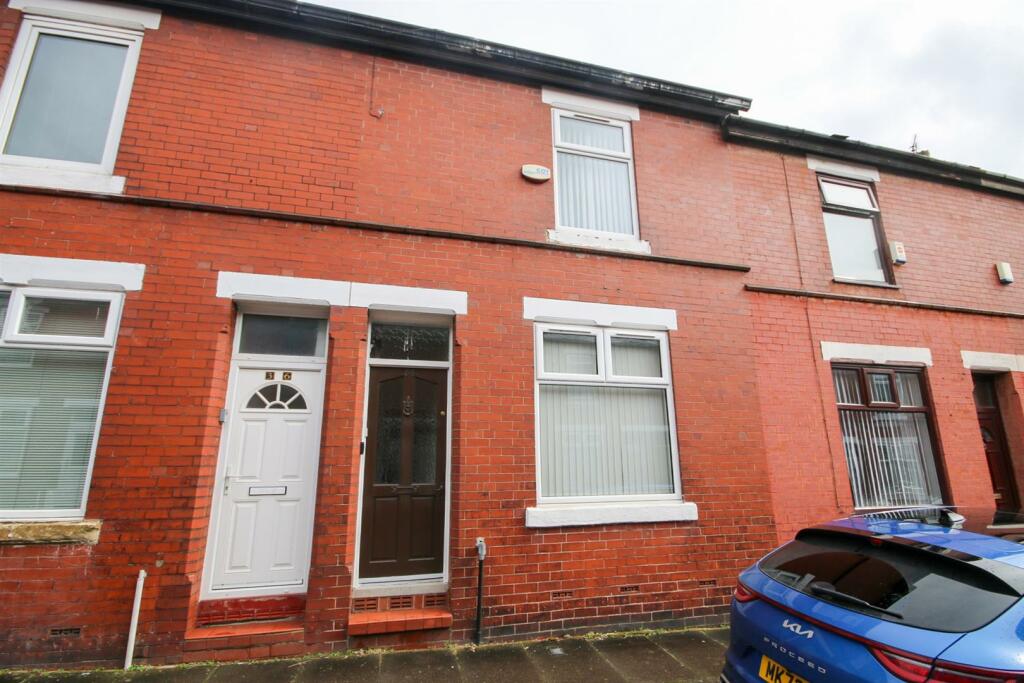 2 bedroom terraced house for rent in Emerson Street, Salford, M5