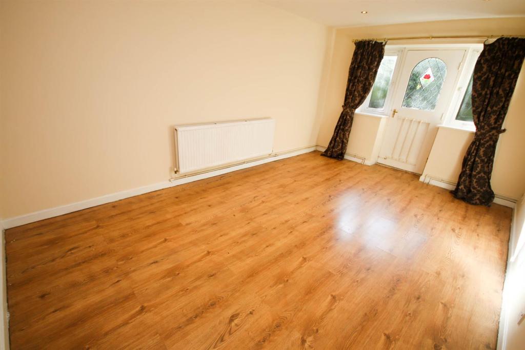 1 Bedroom Flat In Knights Court Canterbury Gardens Salford