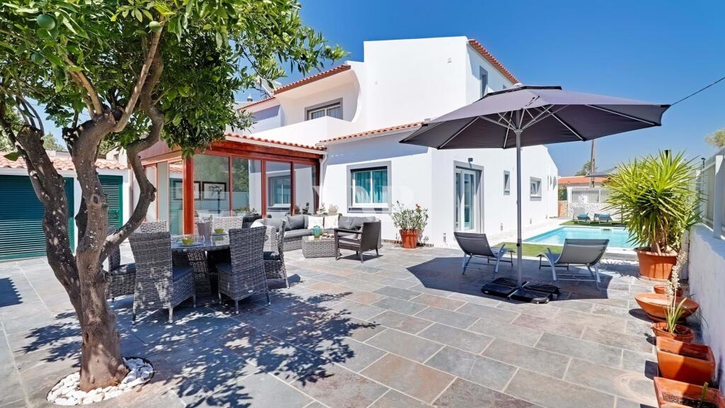 4 bedroom Villa for sale in Algarve, Quarteira