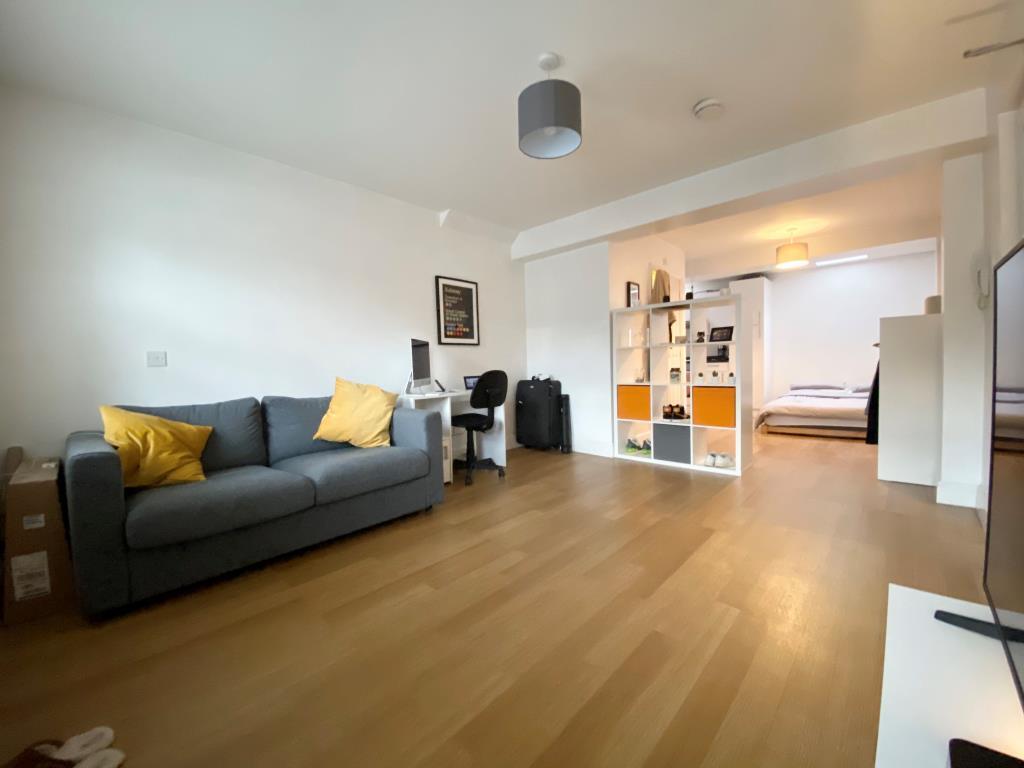 Main image of property: 1b Ashley Road, Walton-on-Thames, Surrey, KT12