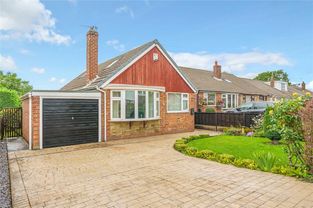 3 bedroom bungalow for sale in Calvert Close, Kippax, Leeds, West