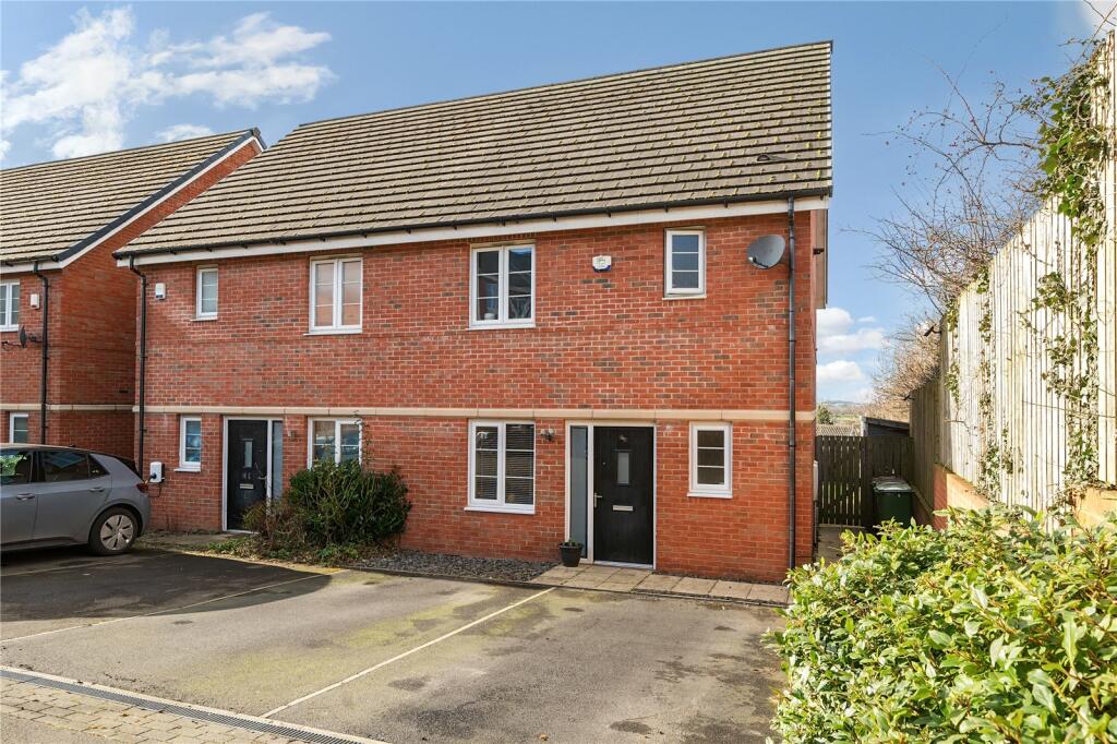 3 bedroom semidetached house for sale in Bluebell Avenue, Garforth