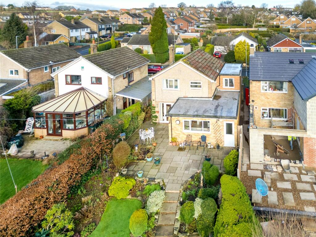 4 bedroom detached house for sale in Gascoigne Avenue, Barwick in Elmet