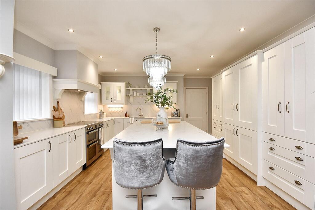 3 bedroom bungalow for sale in Sandrid, Middle Oxford Street