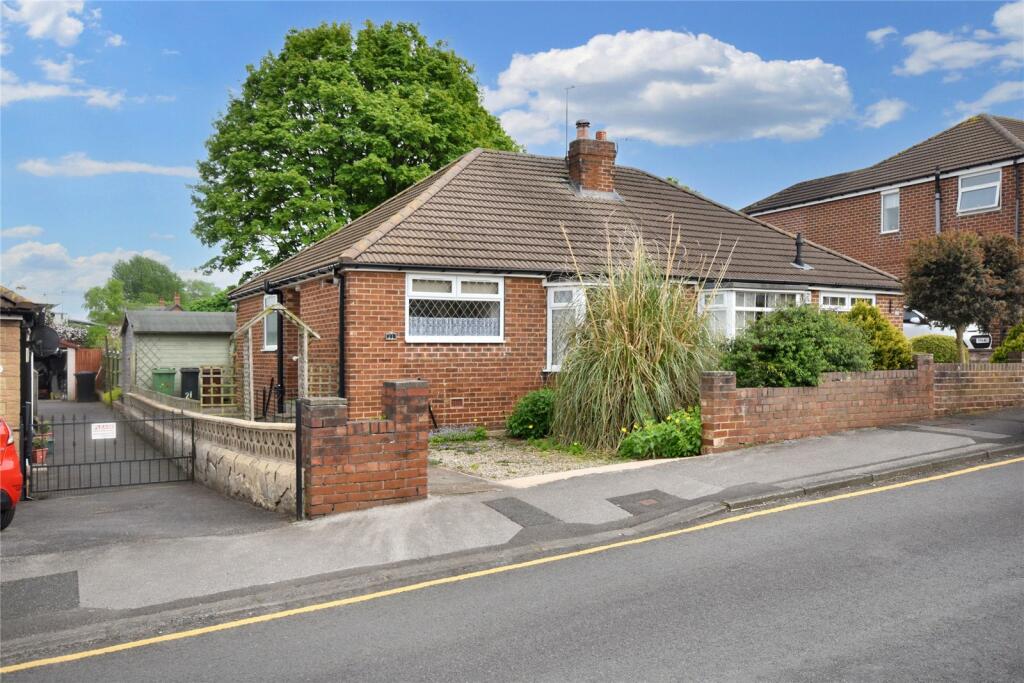 2 bedroom bungalow for sale in Knightsway, Garforth, Leeds, West