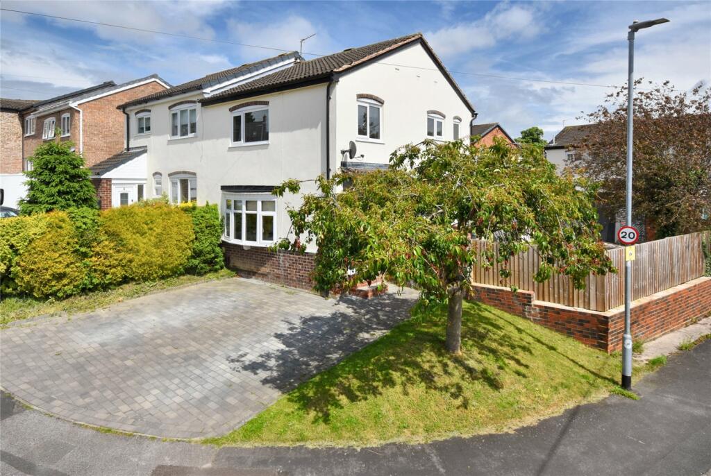 3 bedroom semidetached house for sale in Greenfield Garth, Kippax, Leeds, LS25