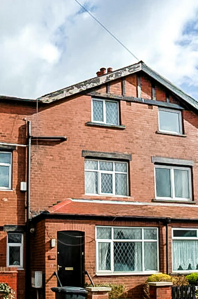 3 bedroom house for rent in HESSLE AVENUE, Leeds, LS6