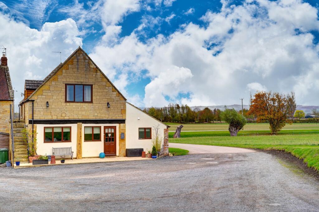 Main image of property: Murcot, Broadway, WR12