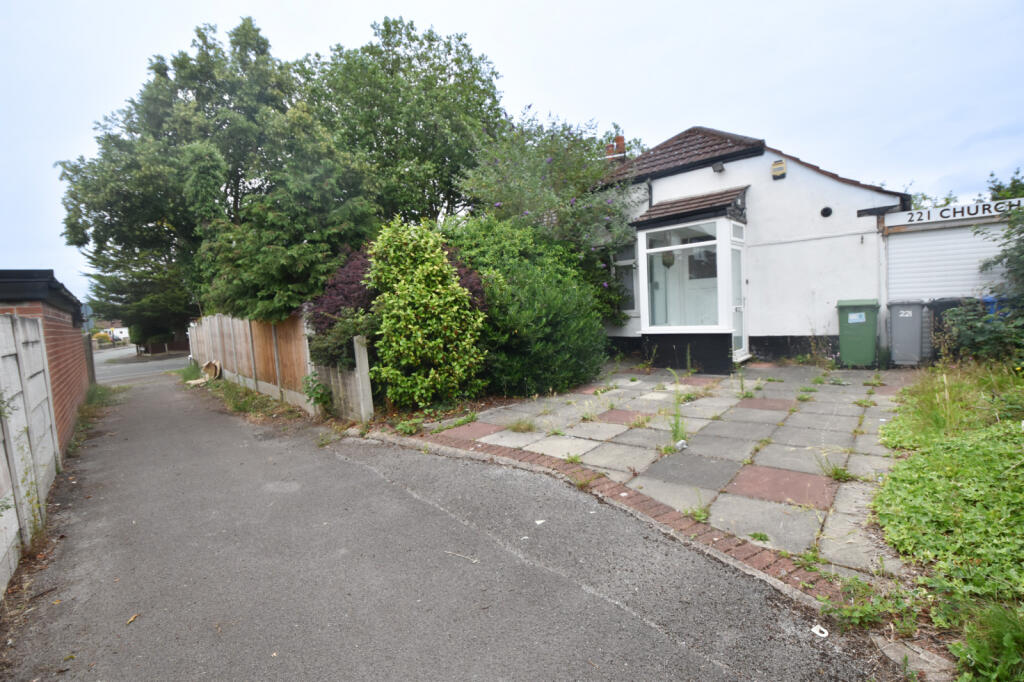2 bedroom semidetached bungalow for sale in Church Road, Flixton, M41