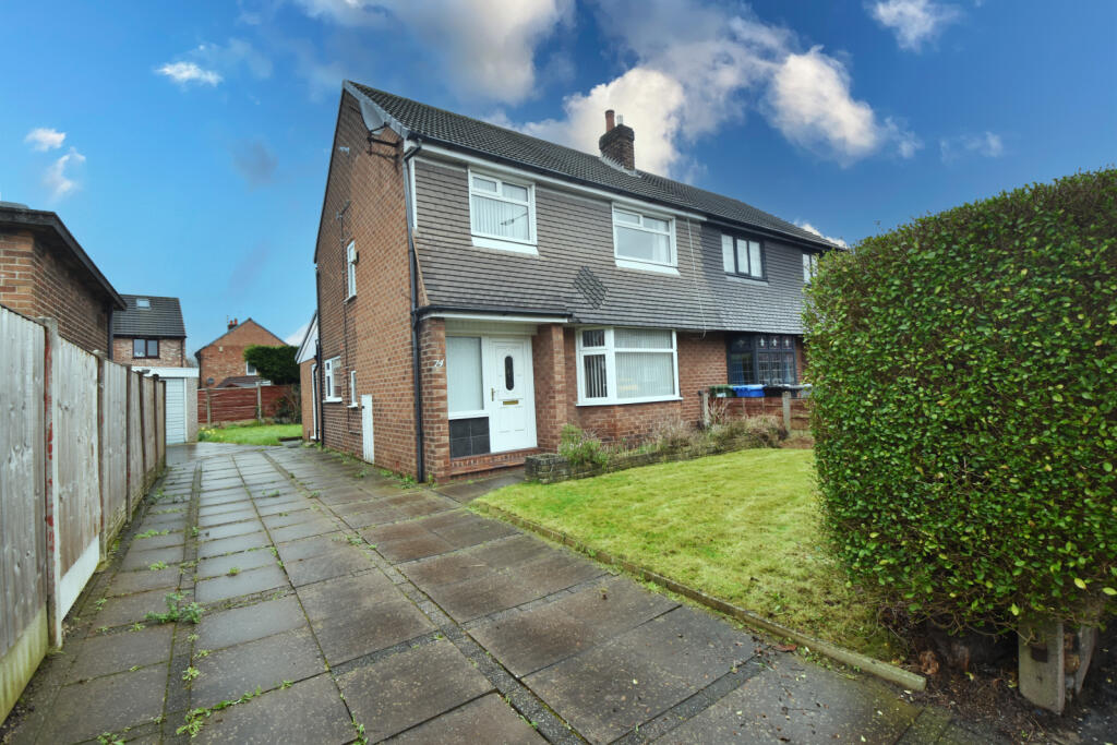 3 bedroom semidetached house for sale in Woodhouse Road, Davyhulme, M41