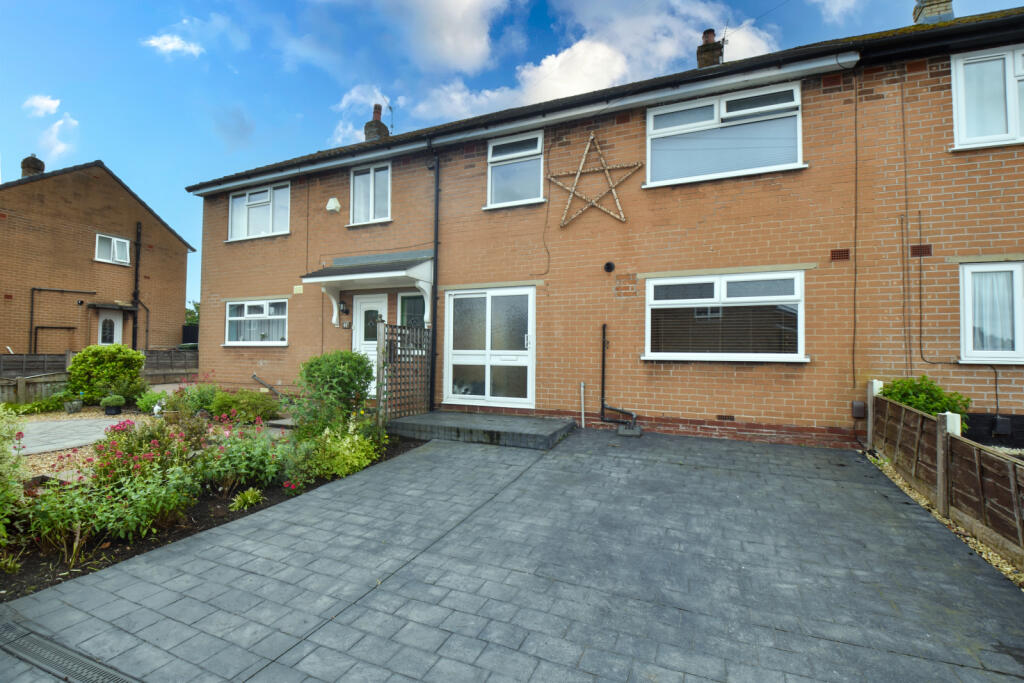 3 bedroom terraced house for sale in Nursery Road, Urmston, M41