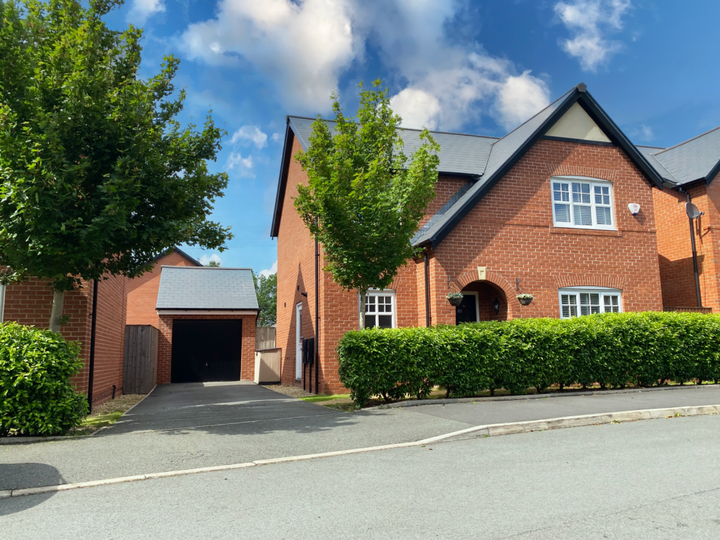 4 bedroom detached house for sale in Baskerville Road, Altrincham, WA14