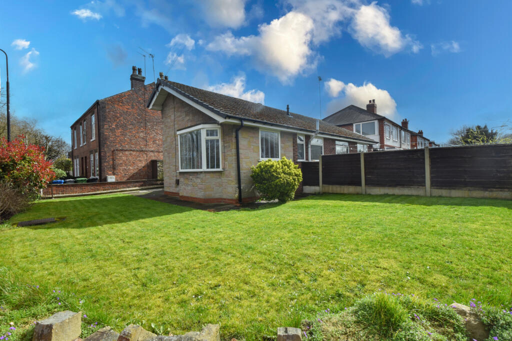 2 bedroom bungalow for sale in Moorside Road, Flixton, M41