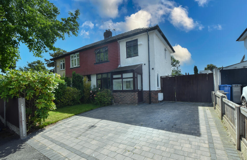 3 bedroom semidetached house for sale in Hastings Drive, Flixton, M41
