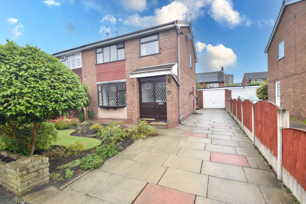 Main image of property: Whalley Avenue, Davyhulme, M41