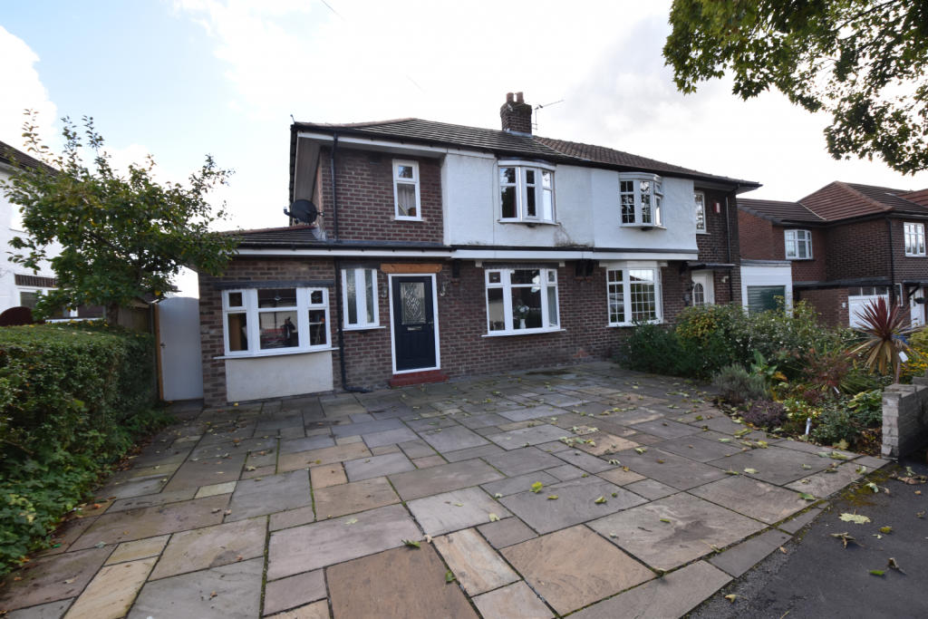 2 bedroom semidetached house for sale in Snowden Avenue, Flixton, M41