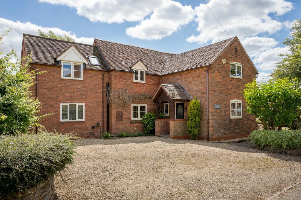 4 bedroom cottage for sale in Broughton Hackett, Worcestershire, WR7