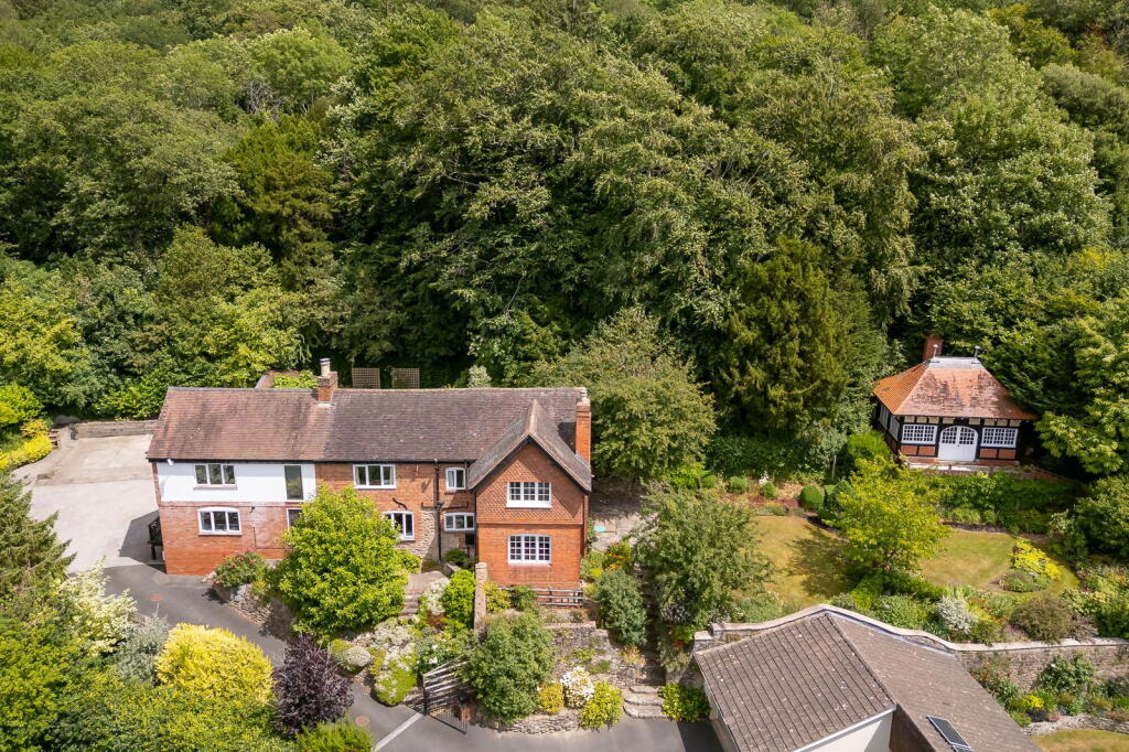 Main image of property: Ledbury - walking distance to town