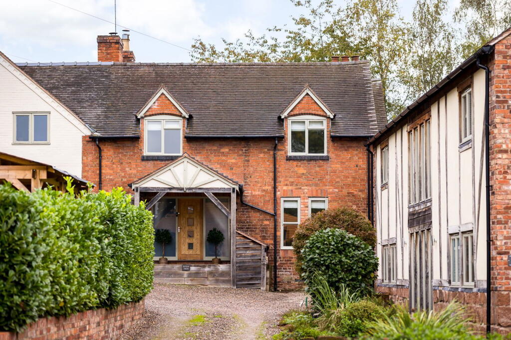 Main image of property: Titton, between Hartlebury & Ombersley