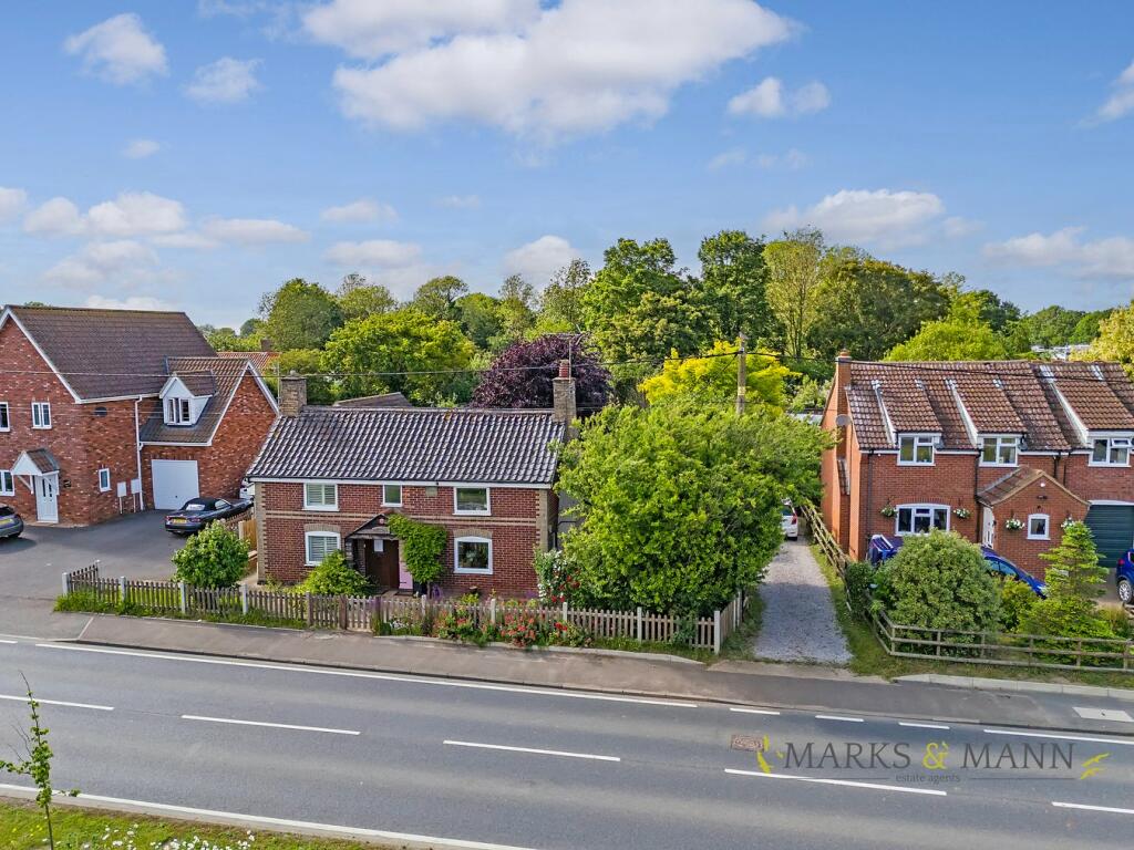 3 bedroom semidetached house for sale in Church Road, Stowupland