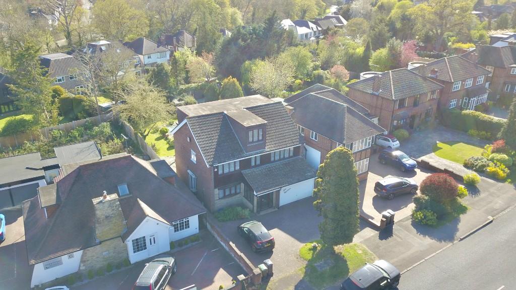5 bedroom detached house for sale in Chigwell Rise, Chigwell, Essex, IG7