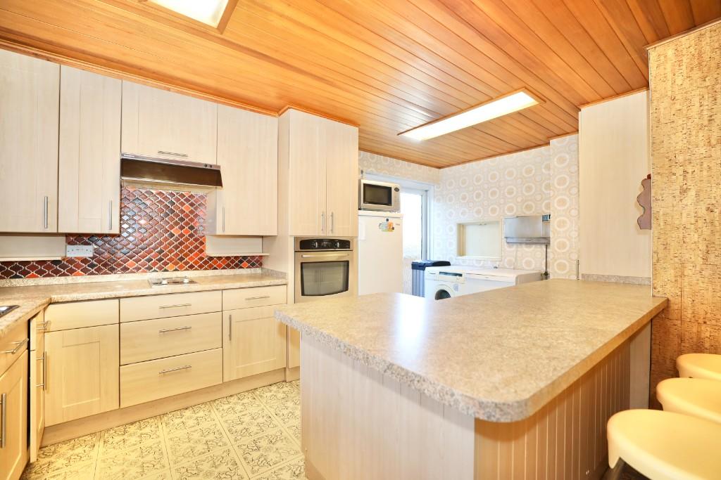 5 bedroom detached house for sale in Chigwell Rise, Chigwell, Essex, IG7