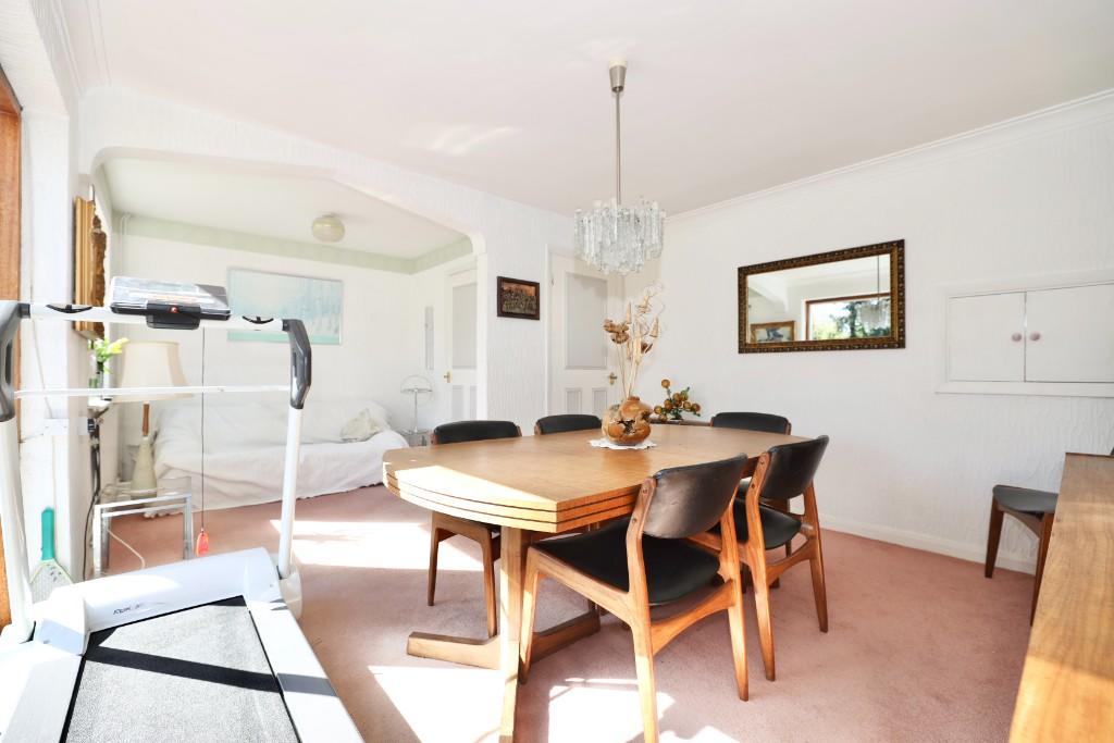 5 bedroom detached house for sale in Chigwell Rise, Chigwell, Essex, IG7