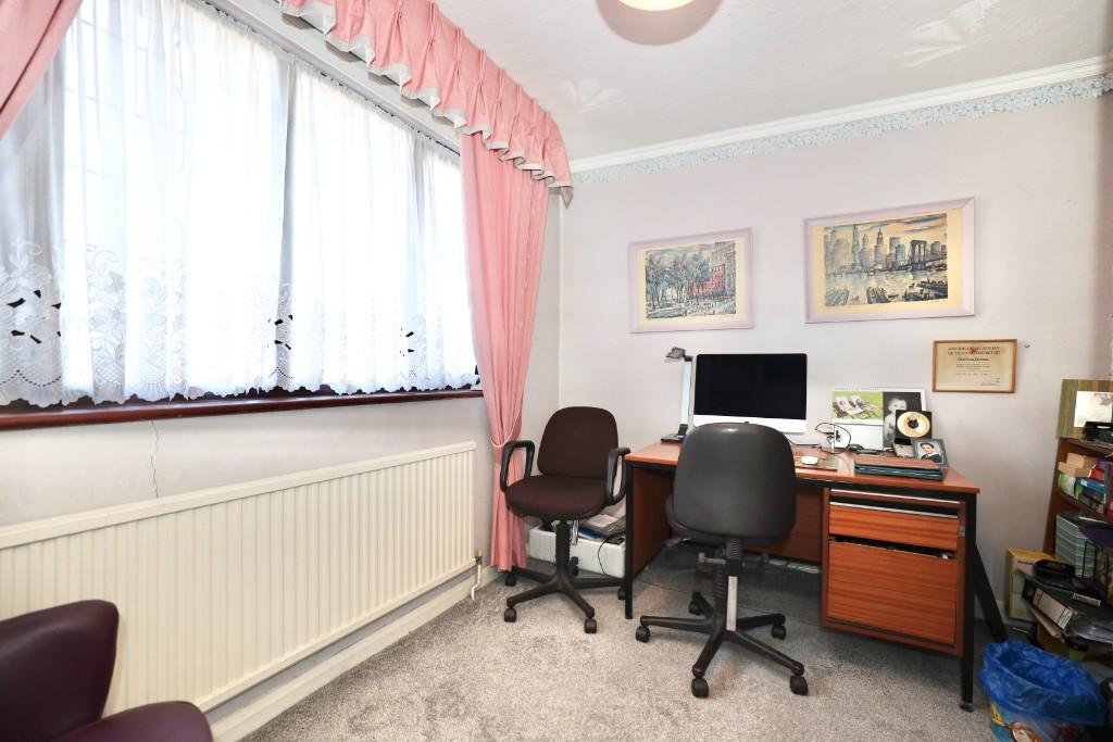 5 bedroom detached house for sale in Chigwell Rise, Chigwell, Essex, IG7