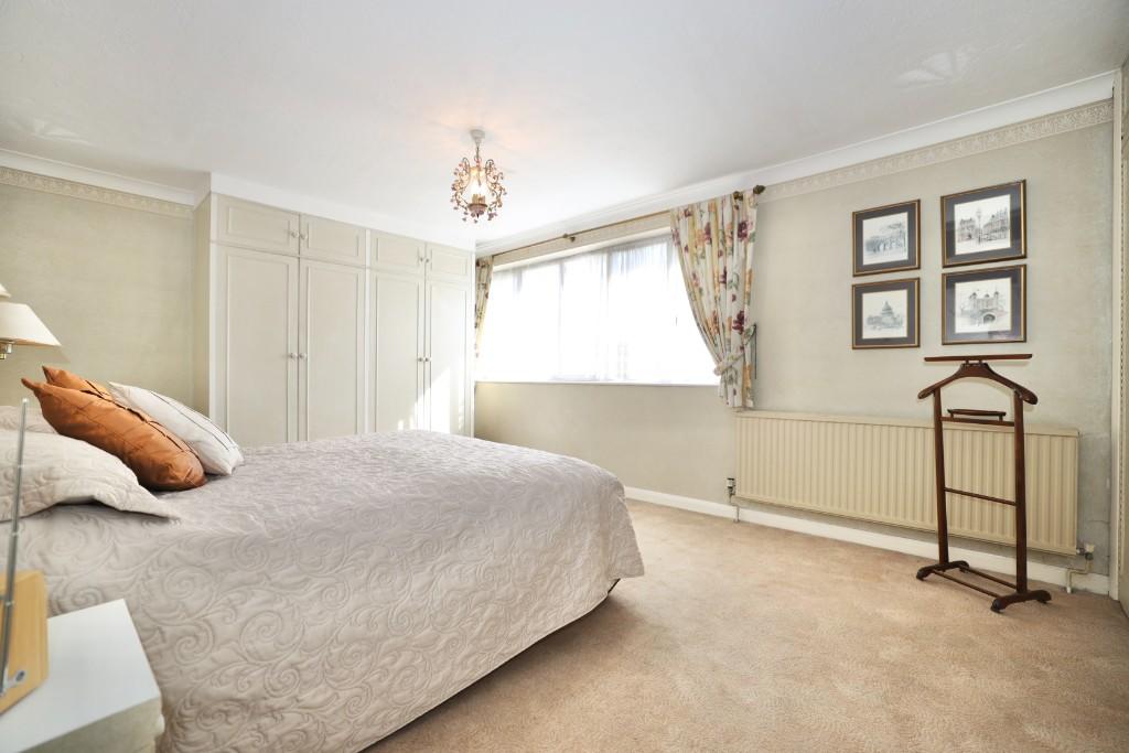 5 bedroom detached house for sale in Chigwell Rise, Chigwell, Essex, IG7