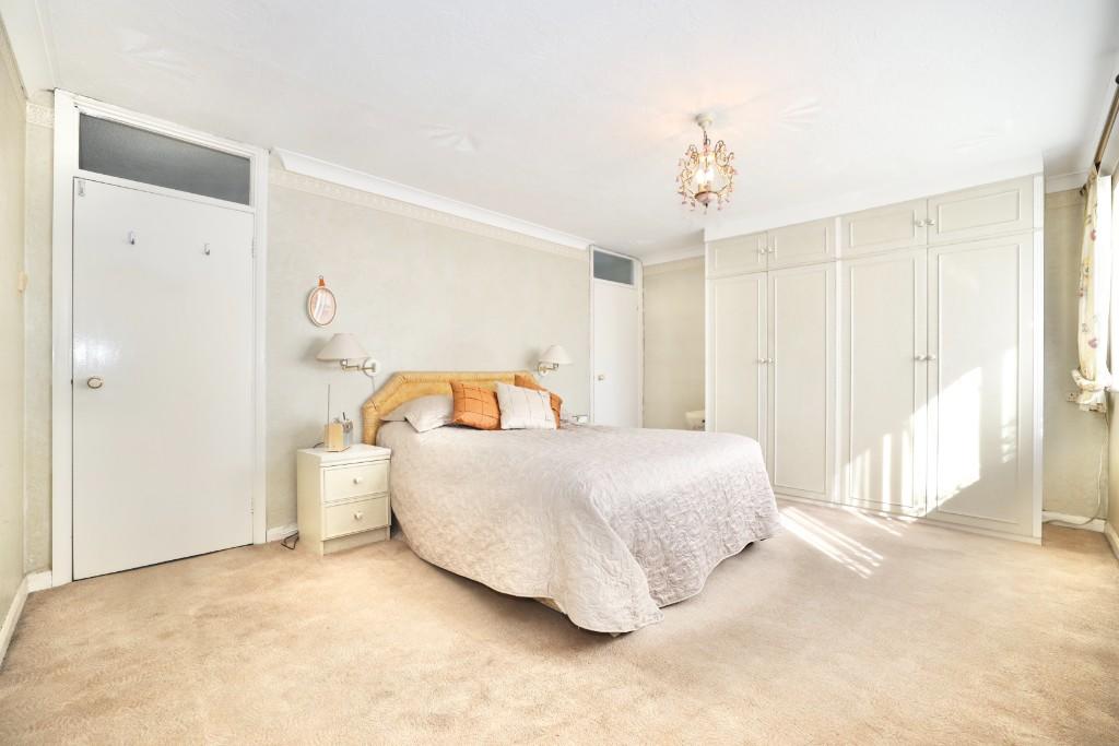 5 bedroom detached house for sale in Chigwell Rise, Chigwell, Essex, IG7