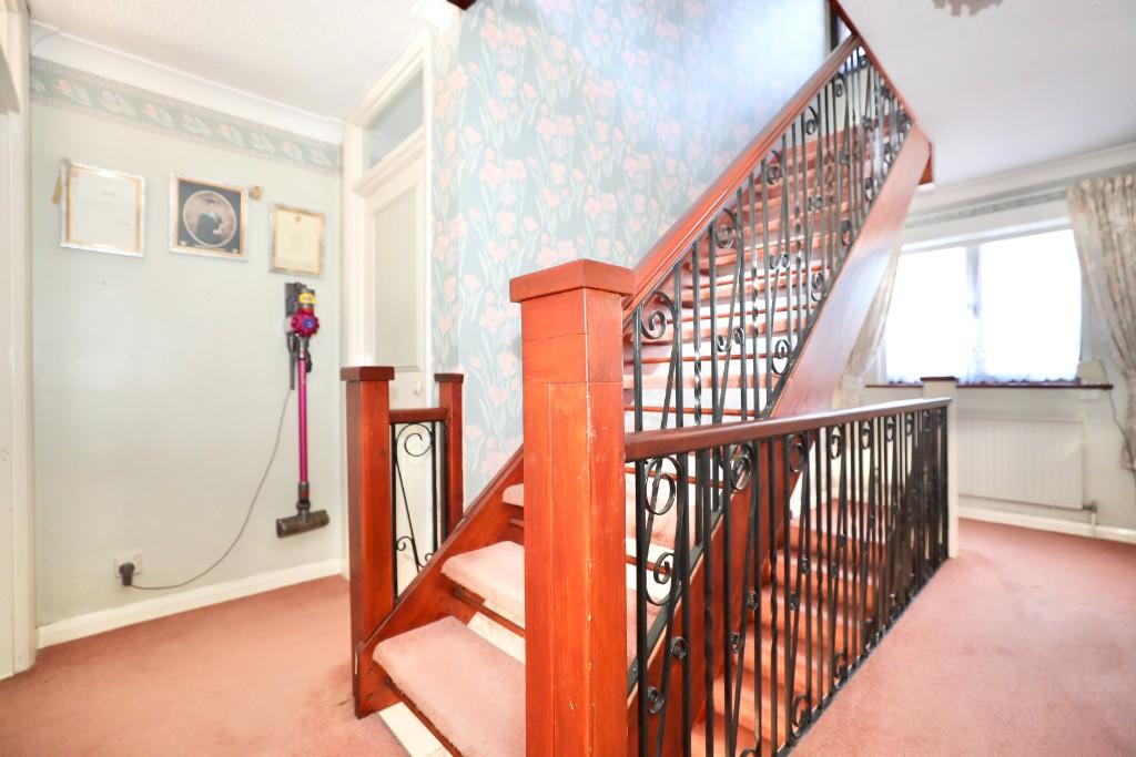 5 bedroom detached house for sale in Chigwell Rise, Chigwell, Essex, IG7