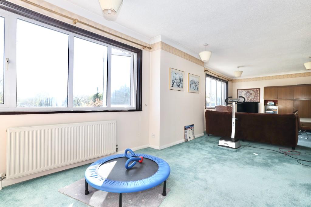 5 bedroom detached house for sale in Chigwell Rise, Chigwell, Essex, IG7