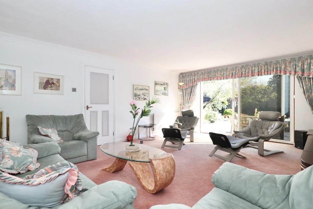 5 bedroom detached house for sale in Chigwell Rise, Chigwell, Essex, IG7