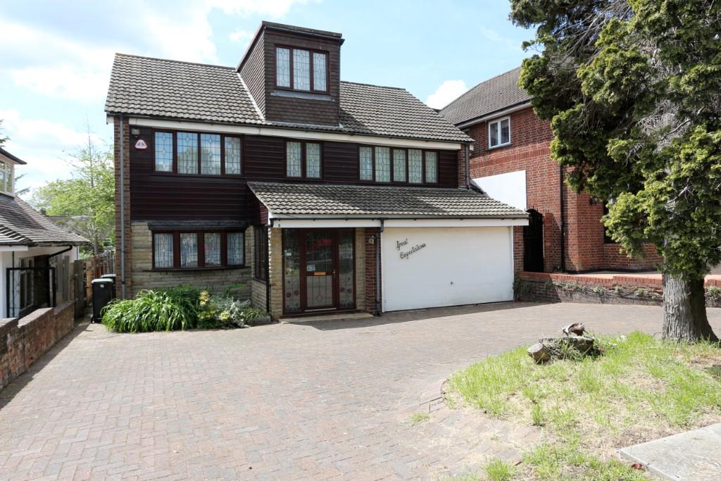 5 bedroom detached house for sale in Chigwell Rise, Chigwell, Essex, IG7