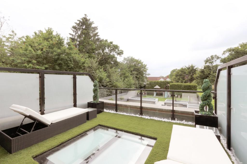 7 bedroom detached house for rent in Forest Lane, Chigwell, Essex, IG7