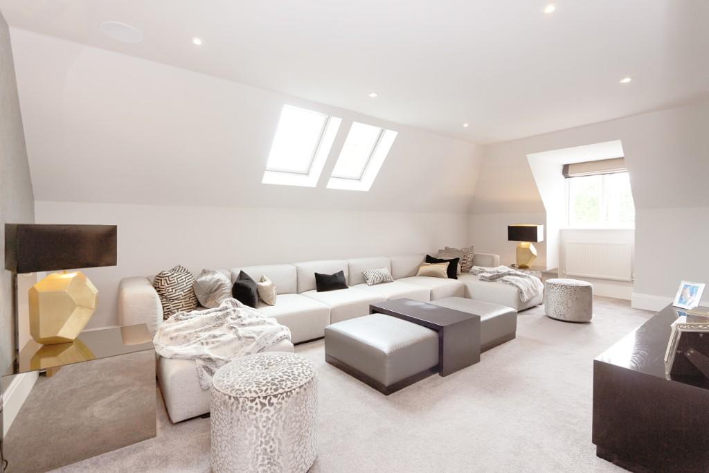 7 bedroom detached house for rent in Forest Lane, Chigwell, Essex, IG7