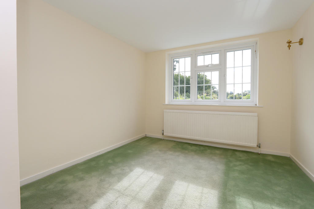 2 bedroom terraced house for sale in Grove Lane, Chigwell, Essex, IG7