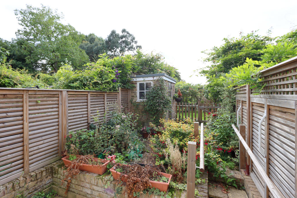 2 bedroom terraced house for sale in Grove Lane, Chigwell, Essex, IG7