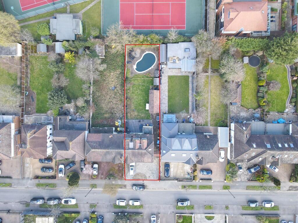 6 bedroom semidetached house for sale in Grange Crescent, Chigwell, Essex, IG7