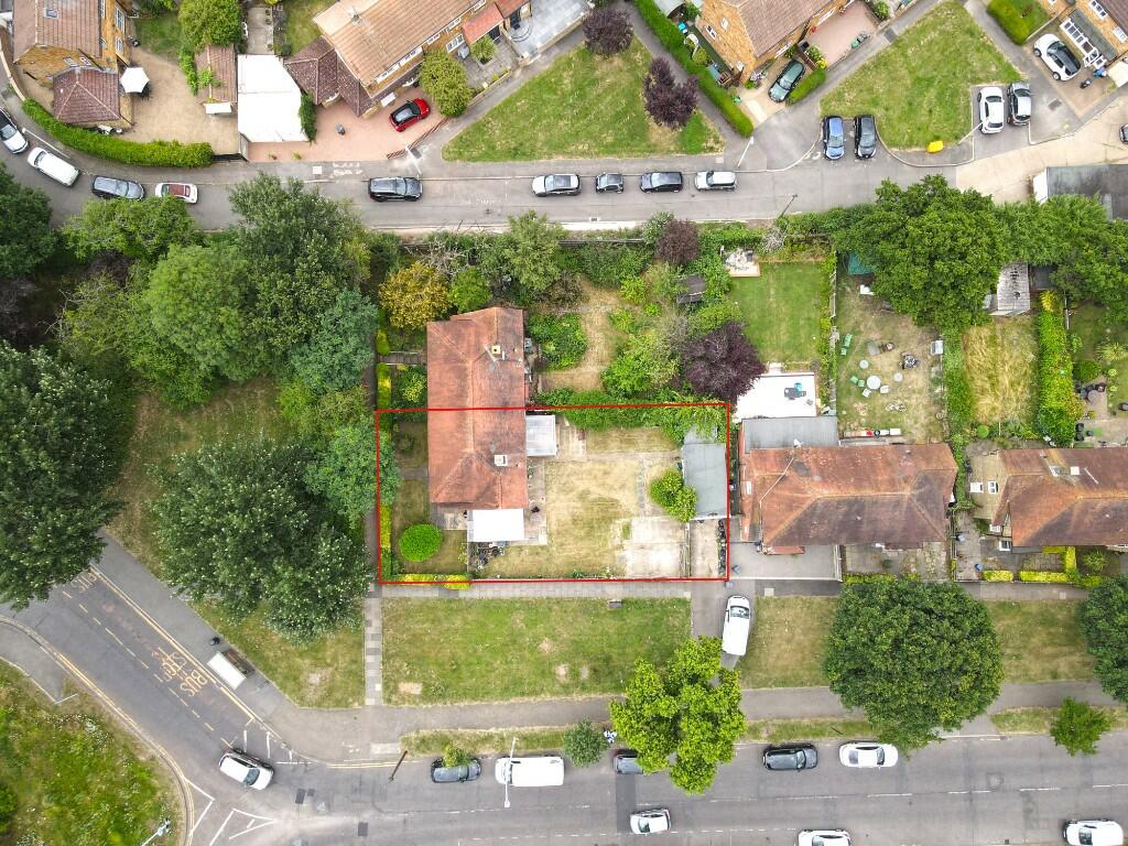 3 bedroom semidetached house for sale in Manford Way, Chigwell, Essex, IG7