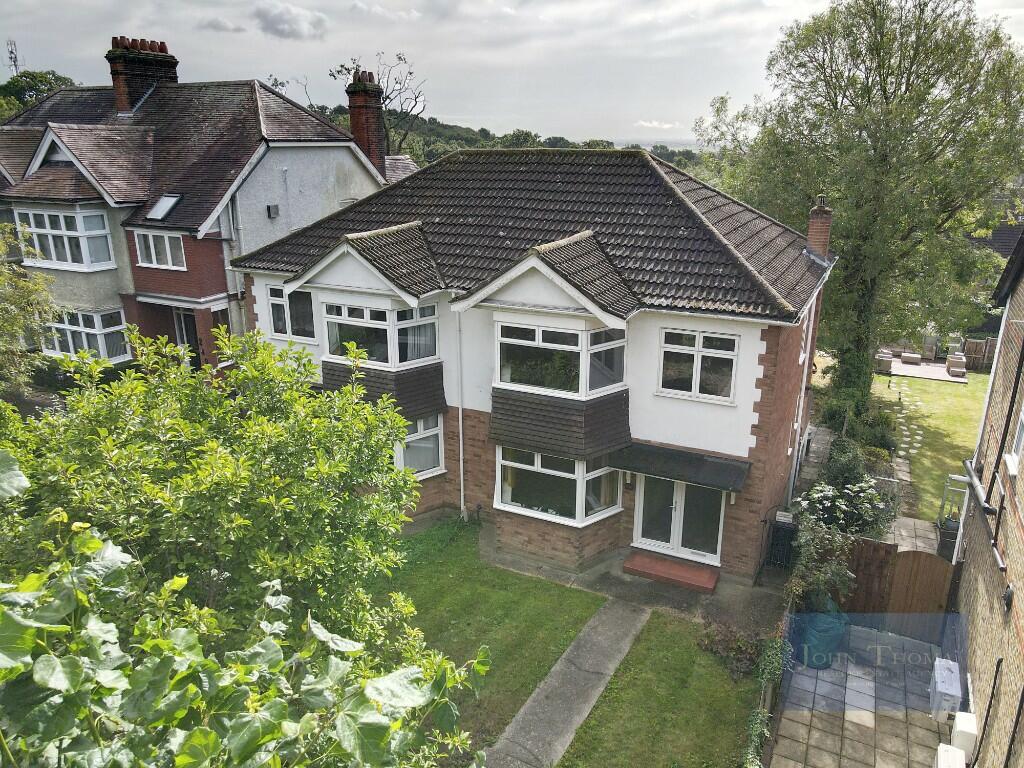 3 bedroom semidetached house for sale in Manor Road, Chigwell, Essex, IG7