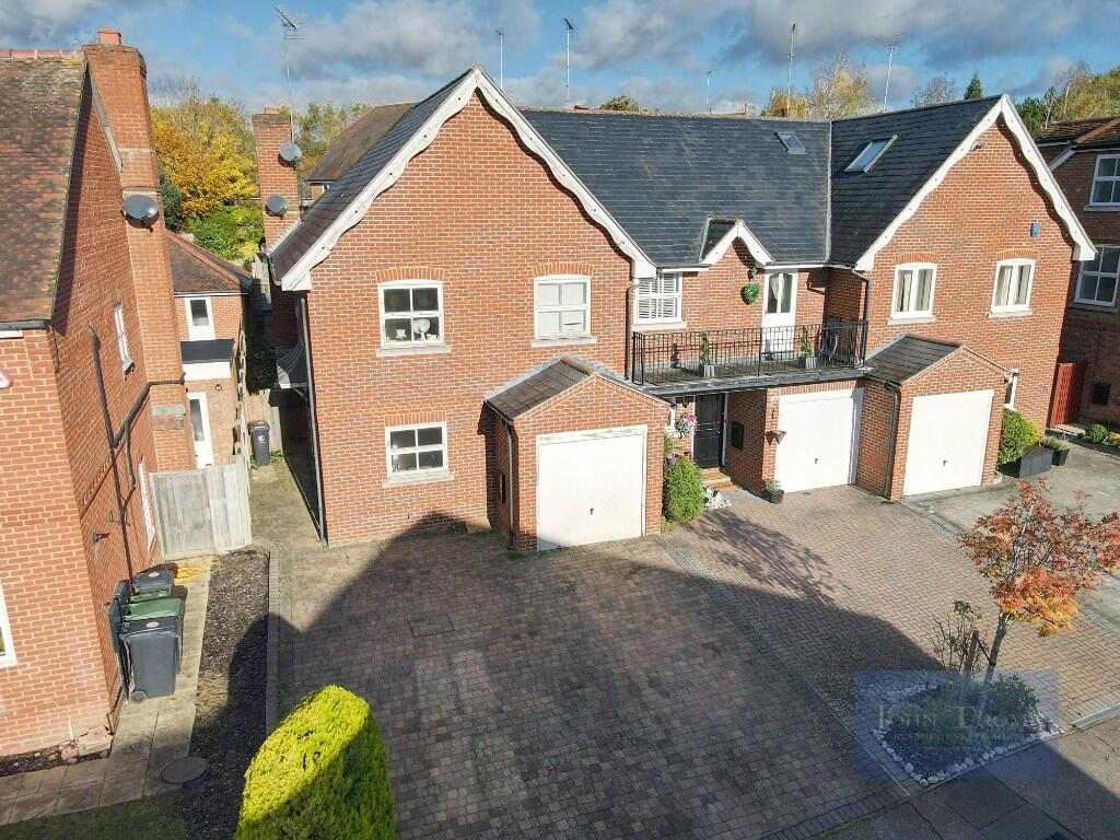 2 bedroom semidetached house for sale in Fallow Fields, Loughton