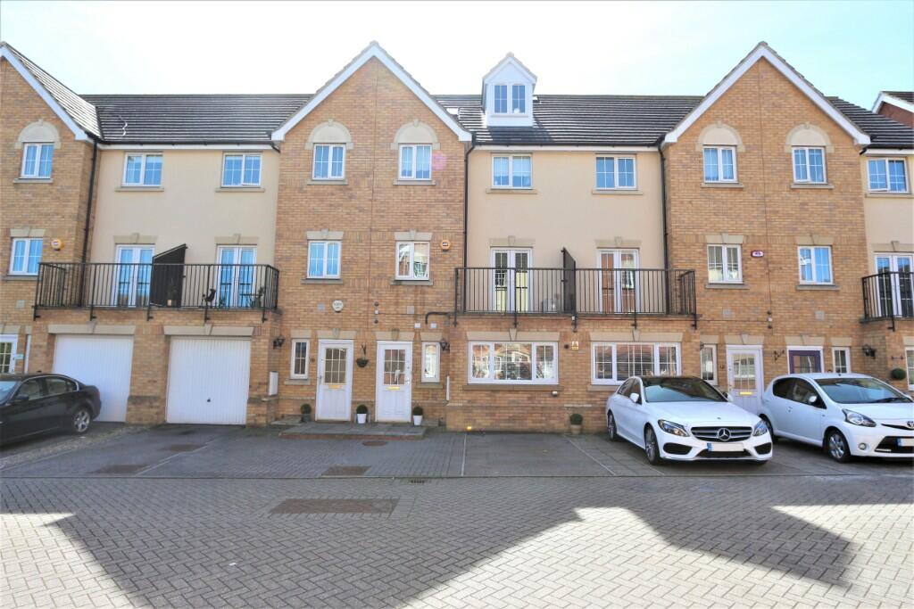 5 bedroom house for sale in Genas Close, Barkingside, Ilford, London, IG6