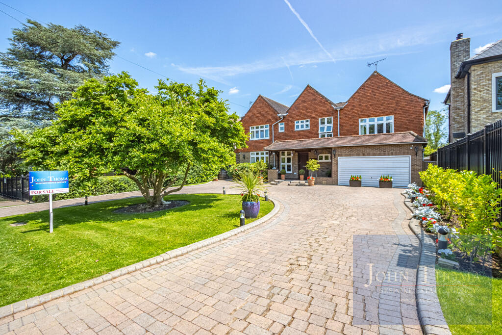 Main image of property: Forest Lane, Chigwell, Essex, IG7